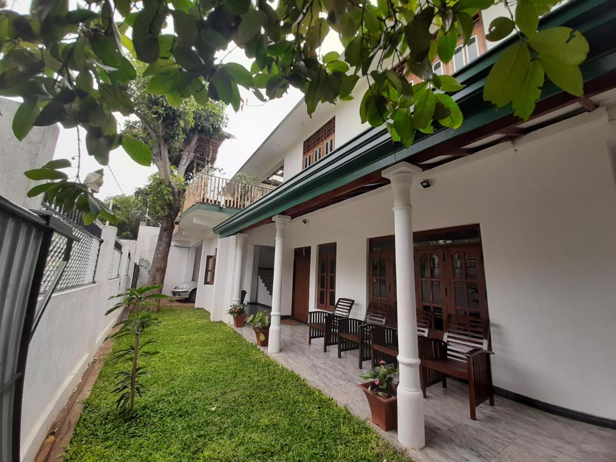Mangohut Joy Appartement Anuradhapura Buitenkant foto
