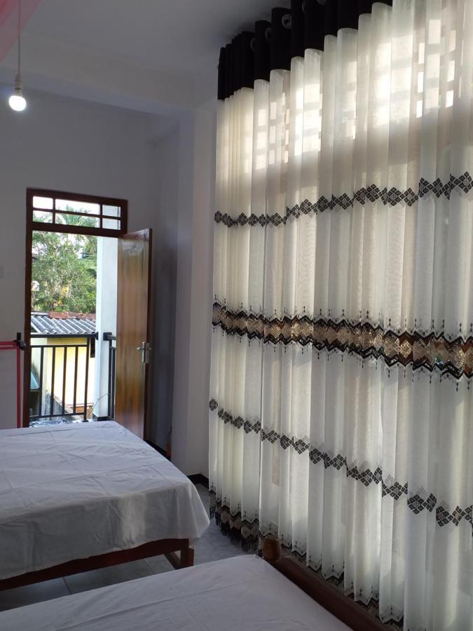 Mangohut Joy Appartement Anuradhapura Buitenkant foto