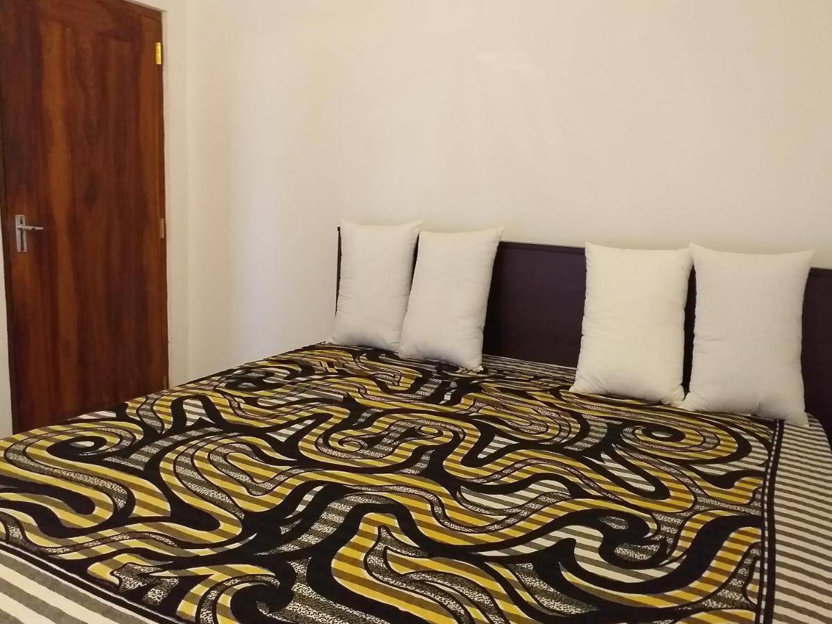 Mangohut Joy Appartement Anuradhapura Buitenkant foto