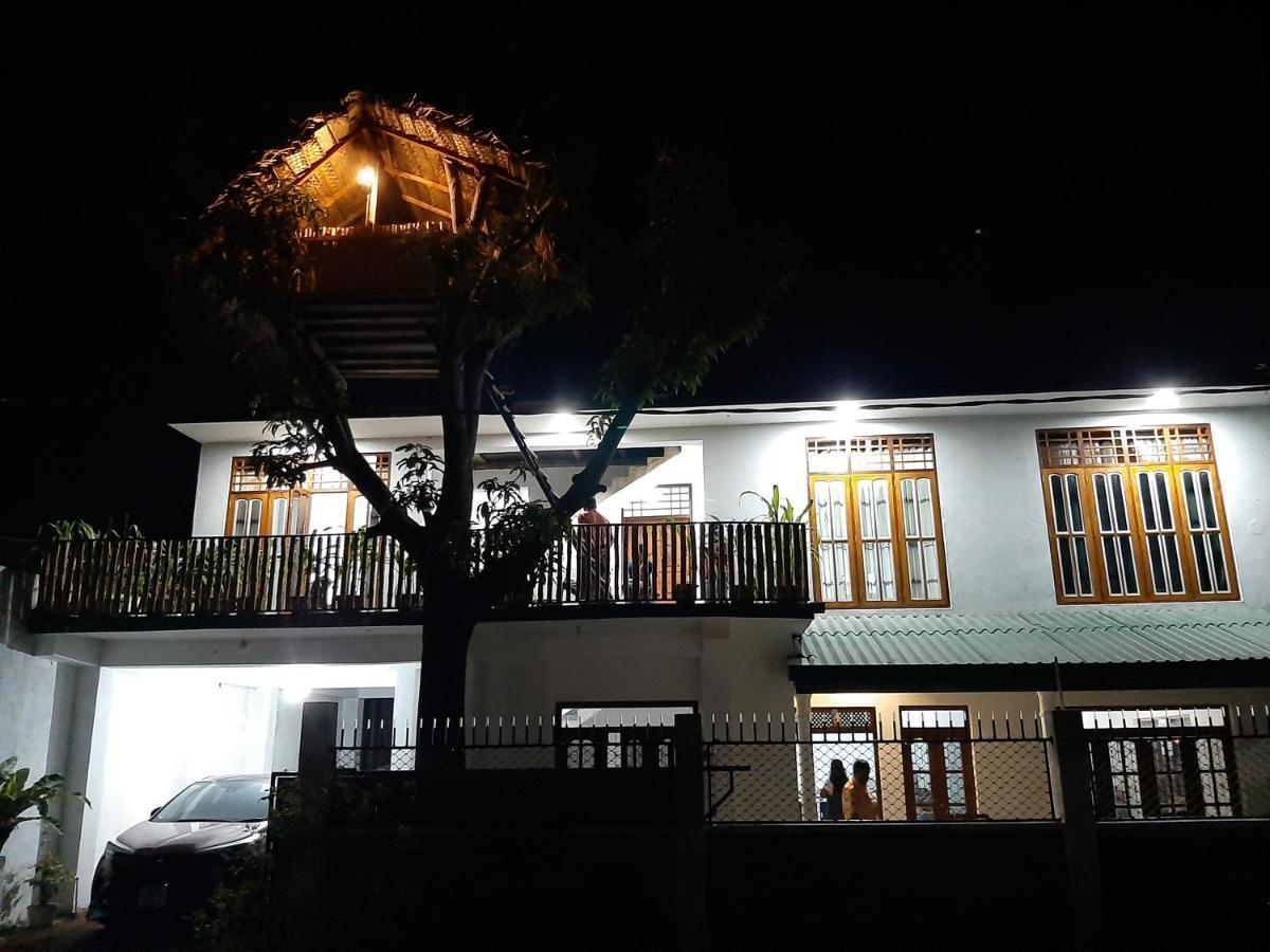 Mangohut Joy Appartement Anuradhapura Buitenkant foto