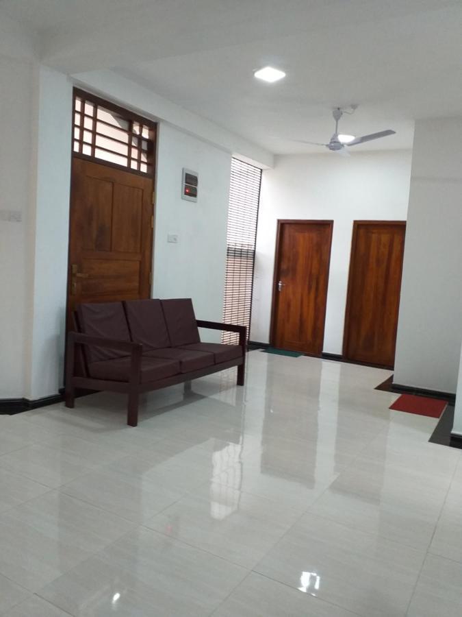 Mangohut Joy Appartement Anuradhapura Buitenkant foto