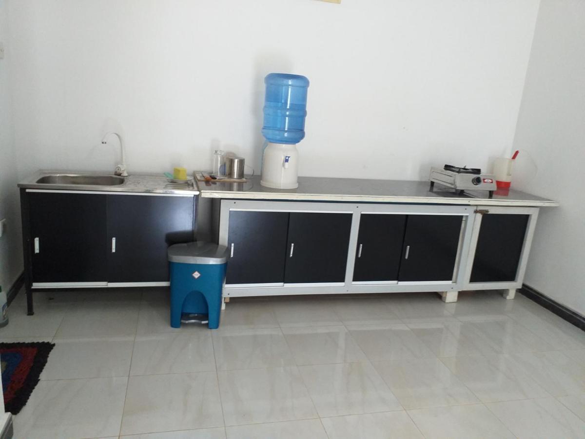 Mangohut Joy Appartement Anuradhapura Buitenkant foto