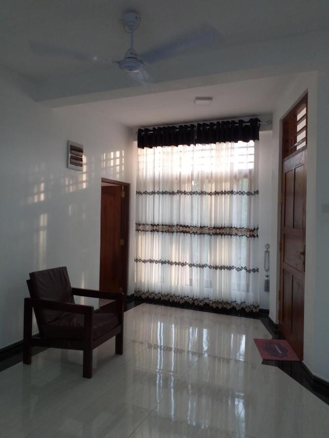 Mangohut Joy Appartement Anuradhapura Buitenkant foto