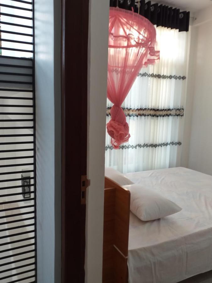 Mangohut Joy Appartement Anuradhapura Buitenkant foto