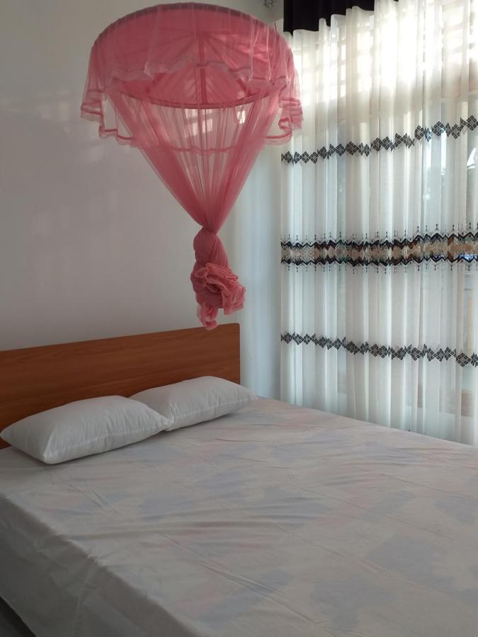 Mangohut Joy Appartement Anuradhapura Buitenkant foto