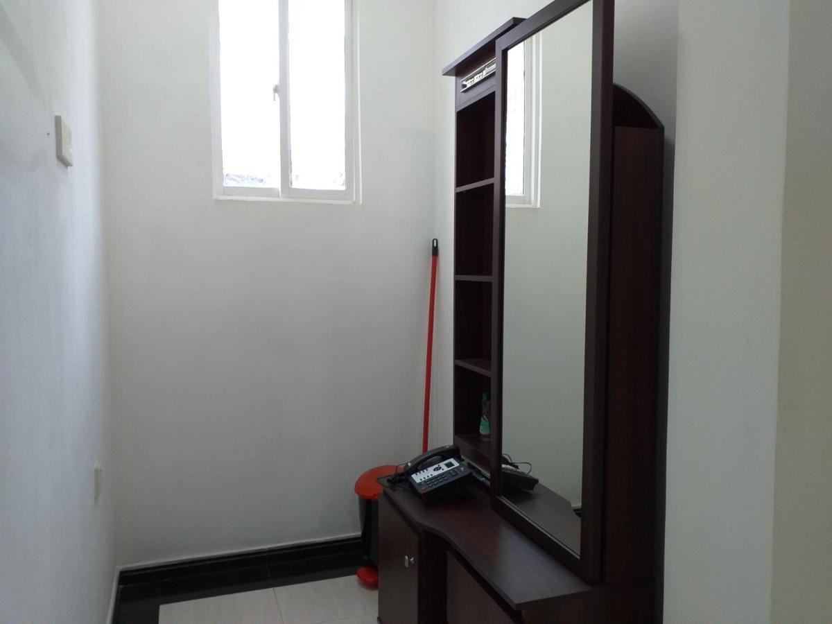 Mangohut Joy Appartement Anuradhapura Buitenkant foto